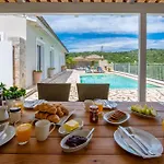 Bettie Sea Views & Sunrise 3br W Pool & Privacy *