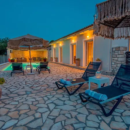 Bettie Sea Views & Sunrise 3br W Pool & Privacy *