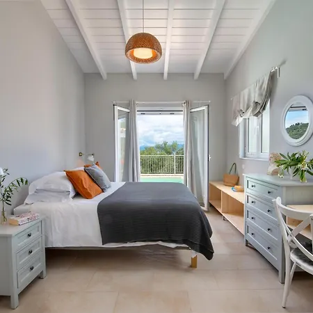 Bettie Sea Views & Sunrise 3br W Pool & Privacy
