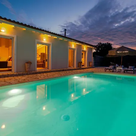 Bettie Sea Views & Sunrise 3br W Pool & Privacy Vila Gaios