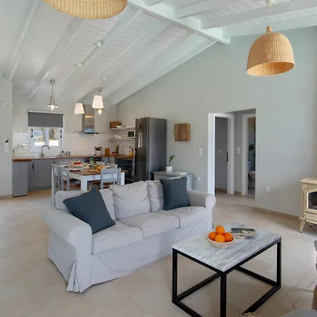Bettie Sea Views & Sunrise 3br W Pool & Privacy
